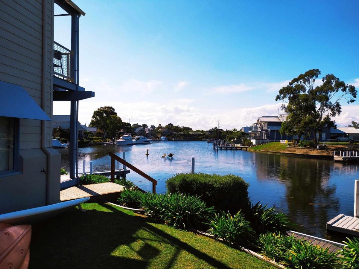 Captains Cove Resort - Waterfront Apartments Paynesville Buitenkant foto