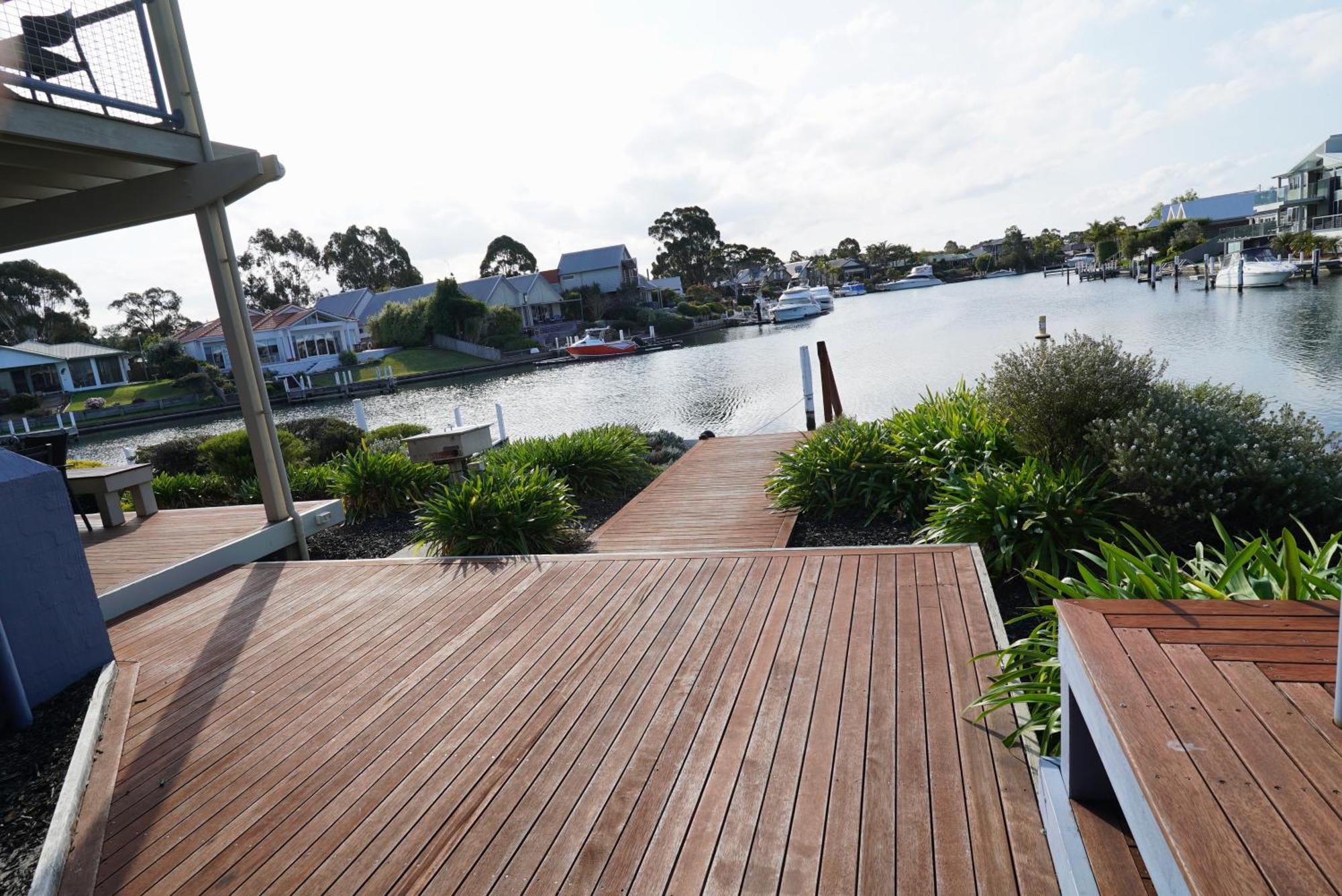 Captains Cove Resort - Waterfront Apartments Paynesville Buitenkant foto